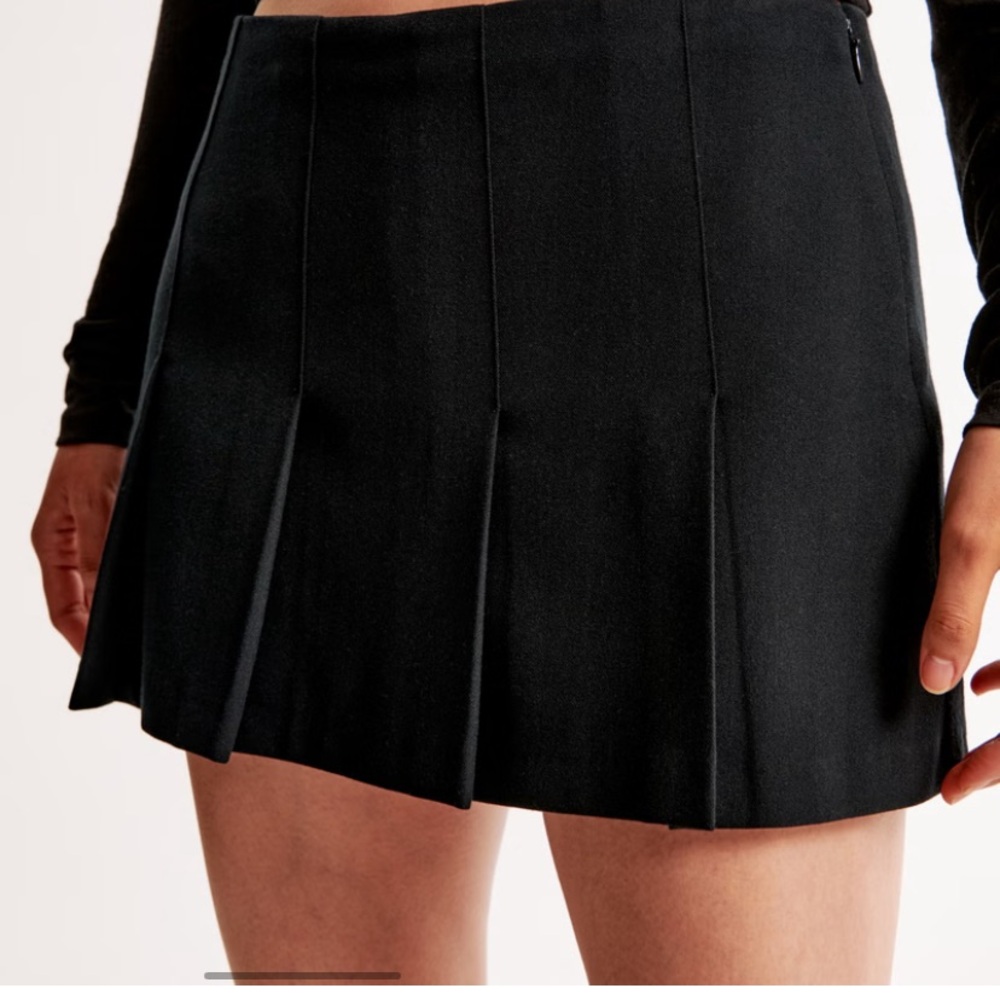 Abercrombie Black Pleated Mini Skort